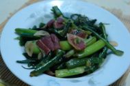 腊肉炒红菜薹的做法