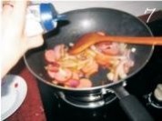 洋葱炒圆火腿的做法