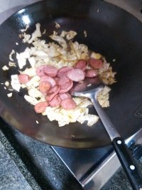 香肠炒包菜的做法