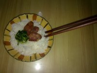 芹菜叶炒香肠的做法