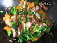 腊肉炒田七的做法