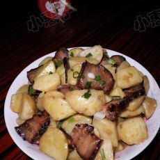 腊肉烧土豆的做法 腊肉烧土豆的做法