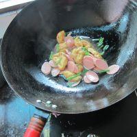 油豆腐炒火腿的做法