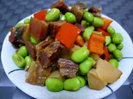 腊肉烧青豆的做法