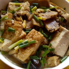 香菇腊肉炖豆腐的做法 香菇腊肉炖豆腐的做法