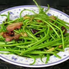 腊肉蓠篙的做法 腊肉蓠篙的做法