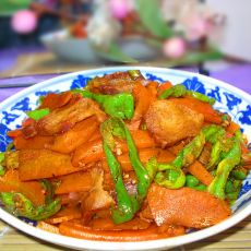 胡萝卜炒腊肉的做法