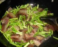 蒜台炒腊肉的做法
