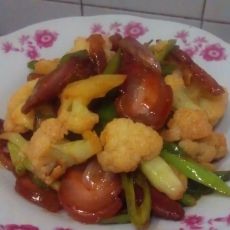 椰菜花炒腊肉的做法 椰菜花炒腊肉的做法