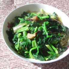腊肉菠菜炒粉皮的做法