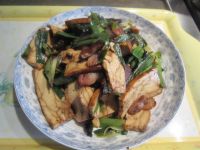 蒜苗香干炒腊肉的做法