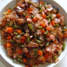 腊肉炒泡菜的做法