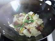 冬笋炒腊肉的做法