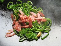 香肠炒青椒的做法