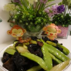 兰芹木耳炒腊肉的做法 兰芹木耳炒腊肉的做法