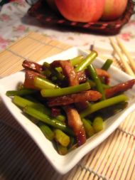 腊肉蒜薹的做法