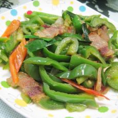 腊肉炒柿子椒的做法 腊肉炒柿子椒的做法