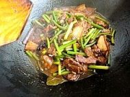 蒜薹红烧肉的做法