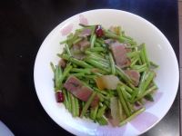 藜蒿炒腊肉的做法