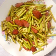 蒜苔炒香肠的做法