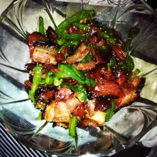 尖椒爆腊肉的做法