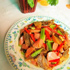腊肉香芹炒火腿的做法 腊肉香芹炒火腿的做法