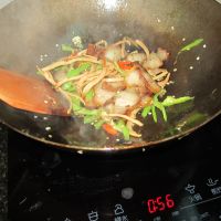 腊肉鱿鱼丝的做法