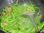腊肉蓠篙的做法