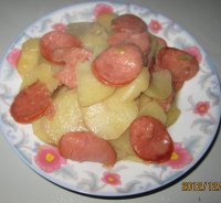 香肠炒土豆片的做法