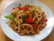 腊肉炒藕片的做法