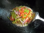 蛇豆茄丝炒香肠的做法