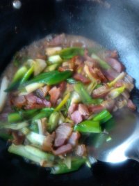 大葱炒腊肉的做法