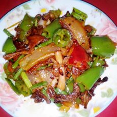 青椒杂菇炒腊肉的做法 青椒杂菇炒腊肉的做法