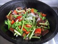 香干蒜薹炒腊肉的做法