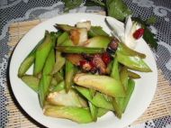 腊肉炒西芹的做法