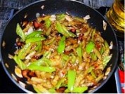   家常炒茄条的做法