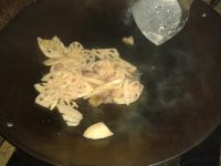 腊肉炒莲藕的做法