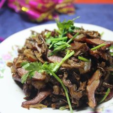 腊肉炒干豇豆的做法 腊肉炒干豇豆的做法