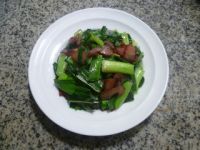 大蒜炒腊肉的做法