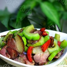 苦瓜炒腊肉的做法