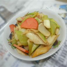 杏鲍菇黄瓜炒火腿的做法 杏鲍菇黄瓜炒火腿的做法