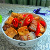 豆腐烧腊肉的做法