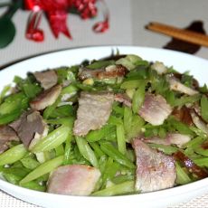 香芹炒腊肉的做法 香芹炒腊肉的做法