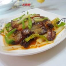 青椒白菜梗子炒腊肉的做法 青椒白菜梗子炒腊肉的做法