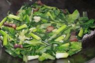 生菜大蒜炒腊肉的做法