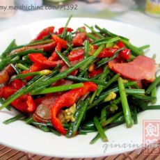 韭菜花炒腊肉的做法