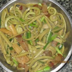腊味蕨菜的做法 腊味蕨菜的做法