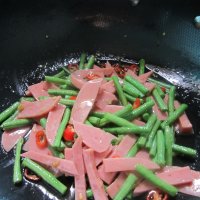 火腿烧豆角的做法