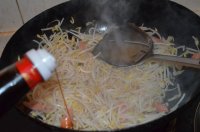 香肠豆芽的做法