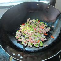 黄豆火腿炒瘦肉的做法